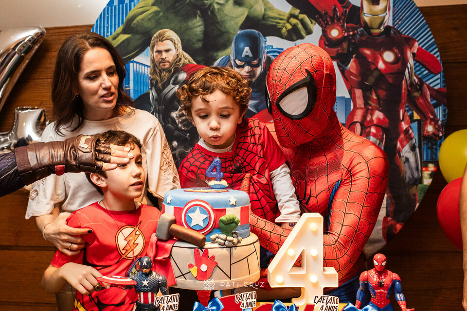 Aniversário de menino com heróis em Porto Alegre